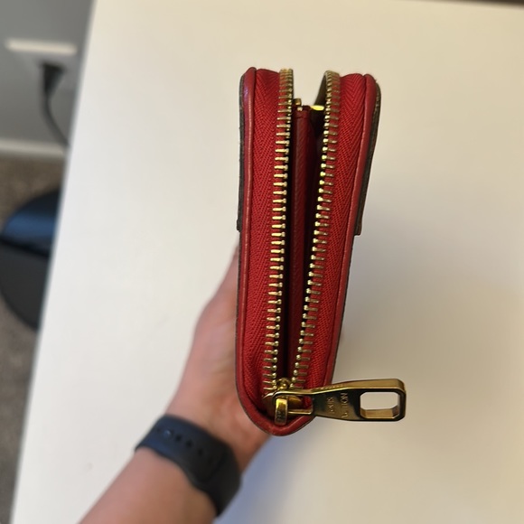 LV Monogram Zippy Retiro Wallet (2019) - Picture 3 of 7